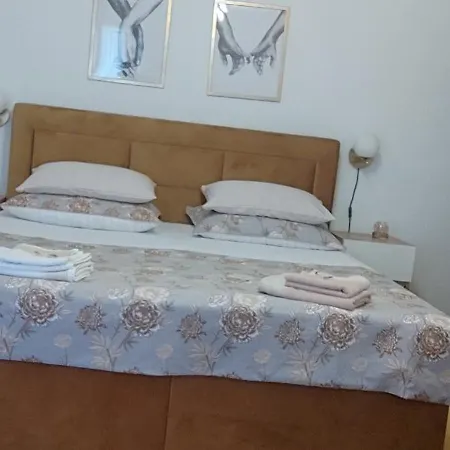 Riviera And Πανσιόν 4*
